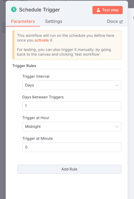Schedule Trigger en n8n configurado para ejecución diaria a medianoche.